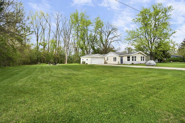 W9370 Burr LANE, Cambridge, WI 53523