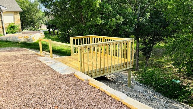 97 W Westwood Lane, Kerrville, TX 78028