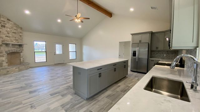 97 W Westwood Lane, Kerrville, TX 78028