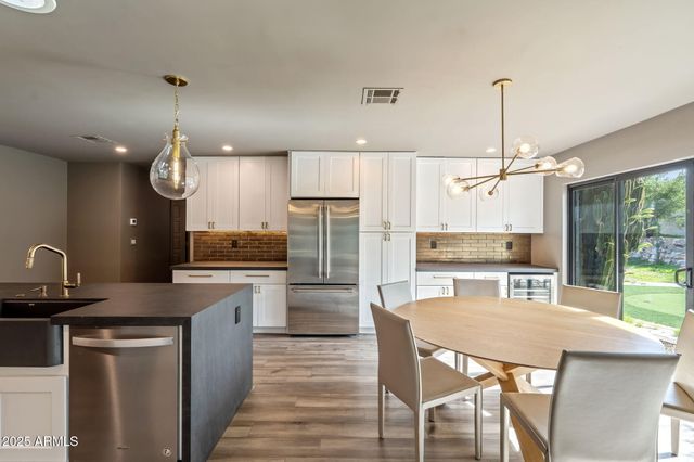 9046 N 28TH Street, Phoenix, AZ 85028