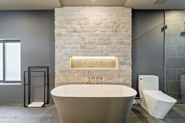 9046 N 28TH Street, Phoenix, AZ 85028