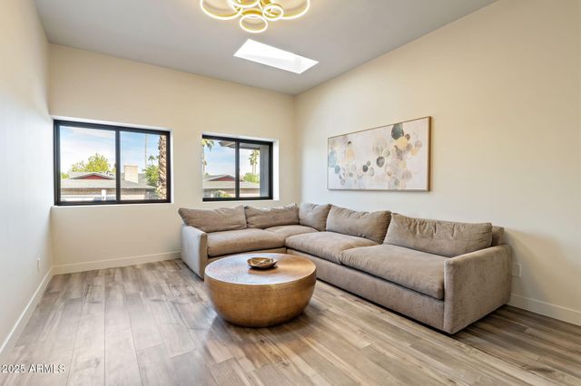 9046 N 28TH Street, Phoenix, AZ 85028