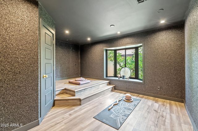 9046 N 28TH Street, Phoenix, AZ 85028