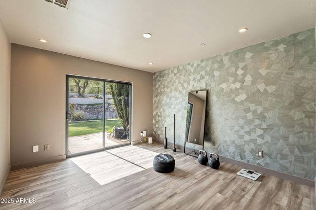 9046 N 28TH Street, Phoenix, AZ 85028