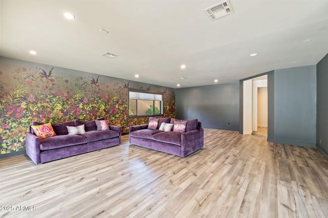 9046 N 28TH Street, Phoenix, AZ 85028