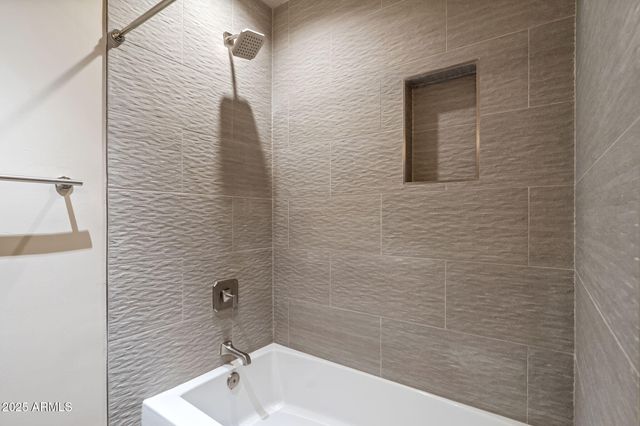 9046 N 28TH Street, Phoenix, AZ 85028