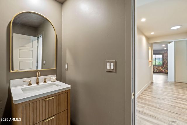 9046 N 28TH Street, Phoenix, AZ 85028