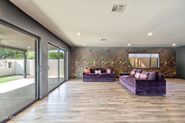 9046 N 28TH Street, Phoenix, AZ 85028