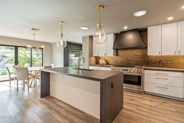 9046 N 28TH Street, Phoenix, AZ 85028