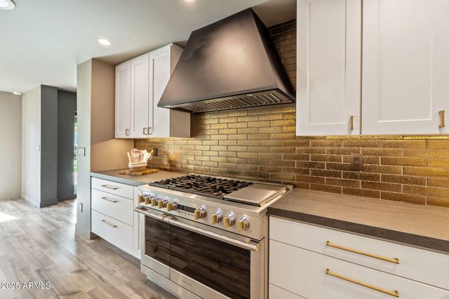 9046 N 28TH Street, Phoenix, AZ 85028