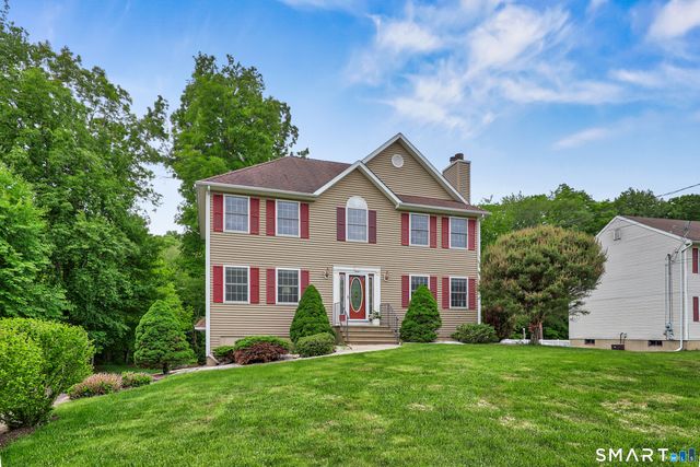 30 Bridle Trail Drive, Naugatuck, CT 06770