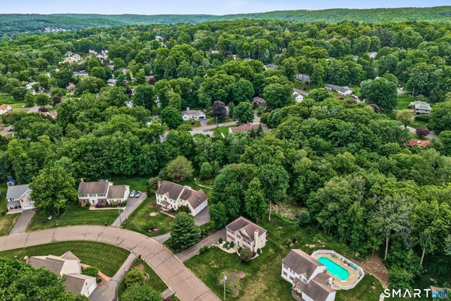 30 Bridle Trail Drive, Naugatuck, CT 06770