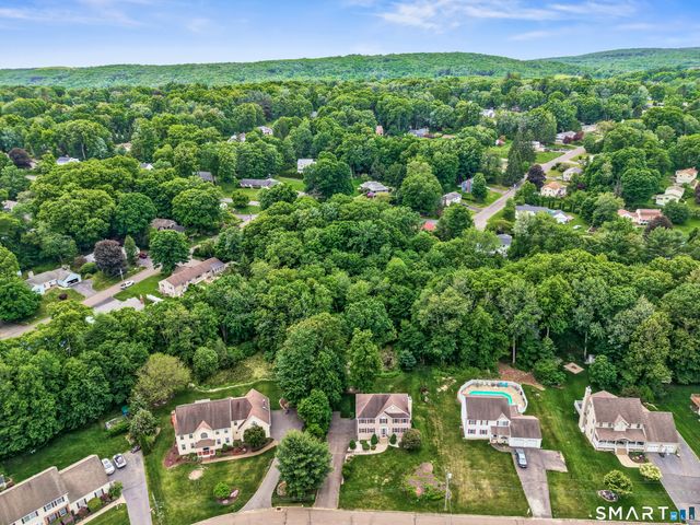 30 Bridle Trail Drive, Naugatuck, CT 06770