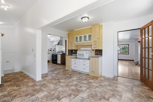 20219 Nicke Street, Clinton Township, MI 48035