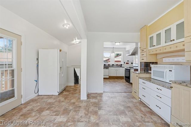 20219 Nicke Street, Clinton Township, MI 48035