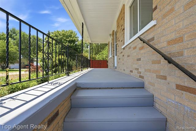 20219 Nicke Street, Clinton Township, MI 48035