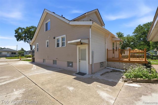 20219 Nicke Street, Clinton Township, MI 48035