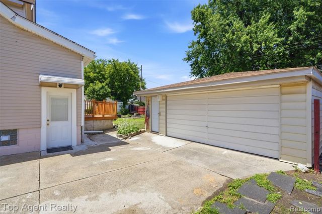 20219 Nicke Street, Clinton Township, MI 48035