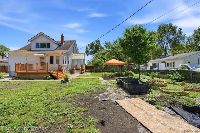 20219 Nicke Street, Clinton Township, MI 48035