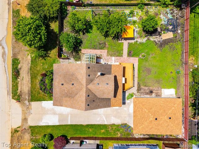 20219 Nicke Street, Clinton Township, MI 48035