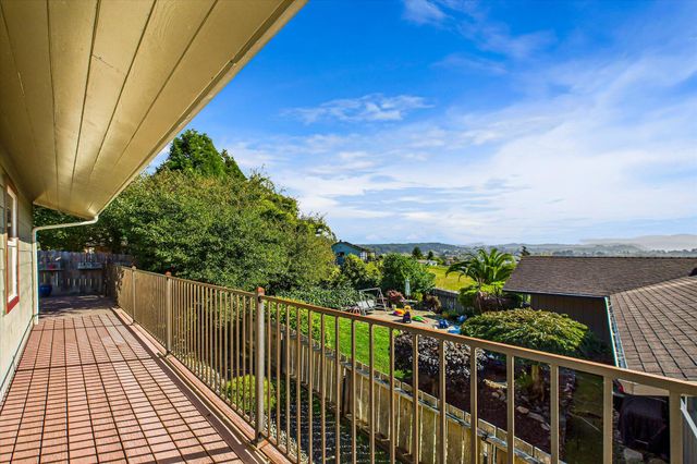 1013 Valley View Drive, Fortuna, CA 95540