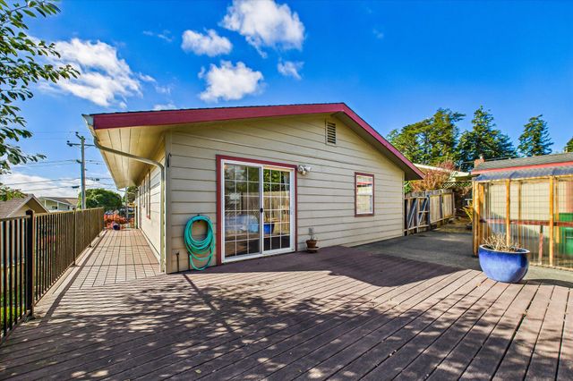 1013 Valley View Drive, Fortuna, CA 95540