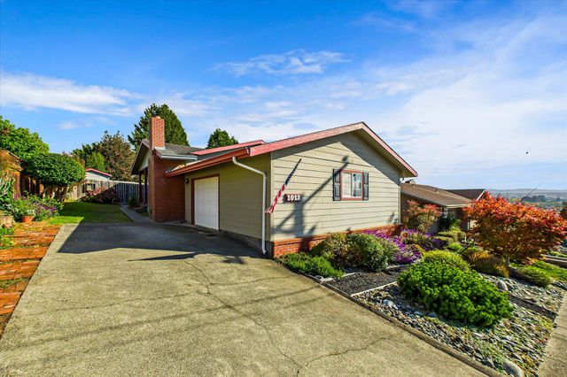 1013 Valley View Drive, Fortuna, CA 95540