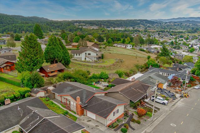 1013 Valley View Drive, Fortuna, CA 95540