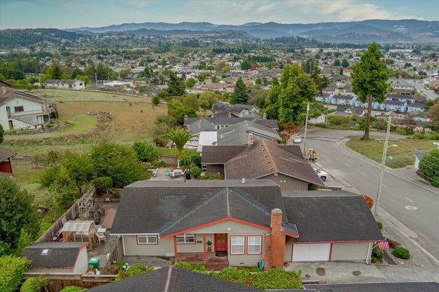 1013 Valley View Drive, Fortuna, CA 95540