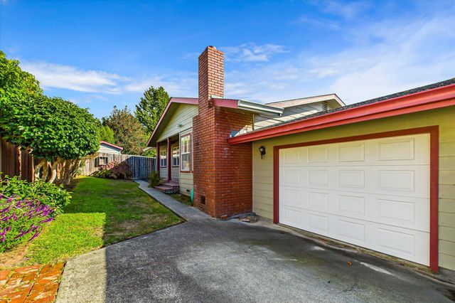 1013 Valley View Drive, Fortuna, CA 95540