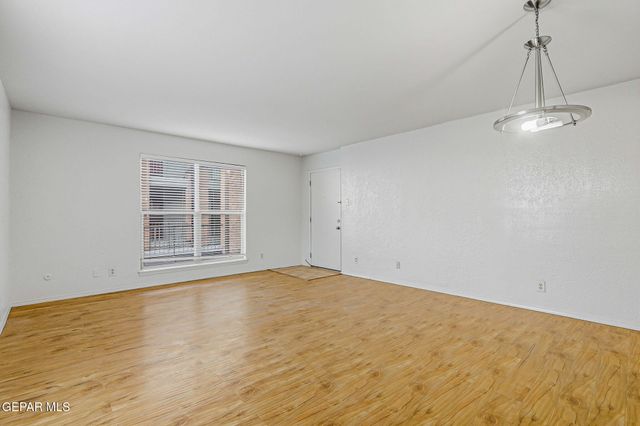 4433 N Stanton Street I 405, El Paso, TX 79902