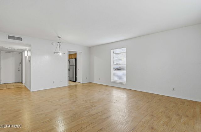 4433 N Stanton Street I 405, El Paso, TX 79902