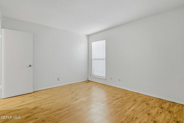 4433 N Stanton Street I 405, El Paso, TX 79902