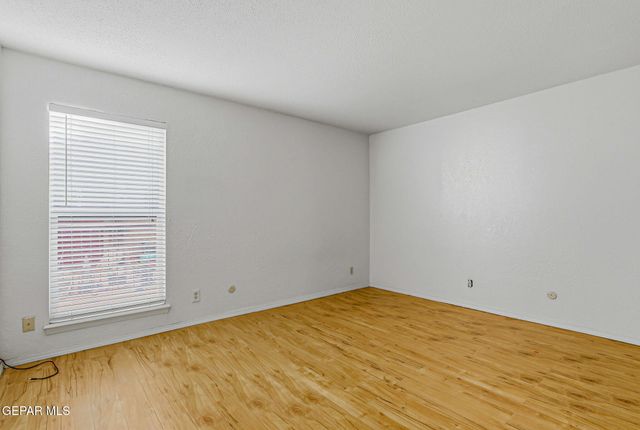 4433 N Stanton Street I 405, El Paso, TX 79902