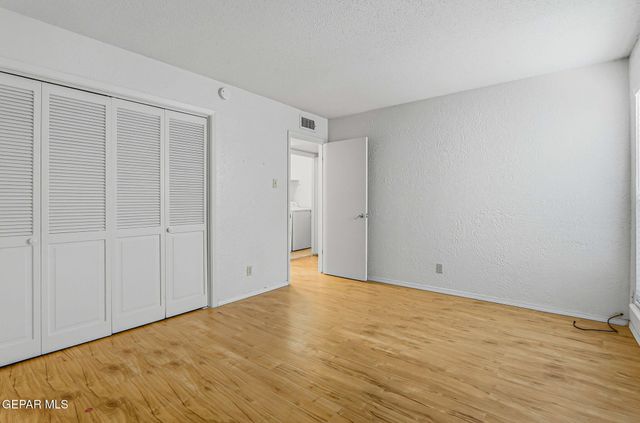 4433 N Stanton Street I 405, El Paso, TX 79902