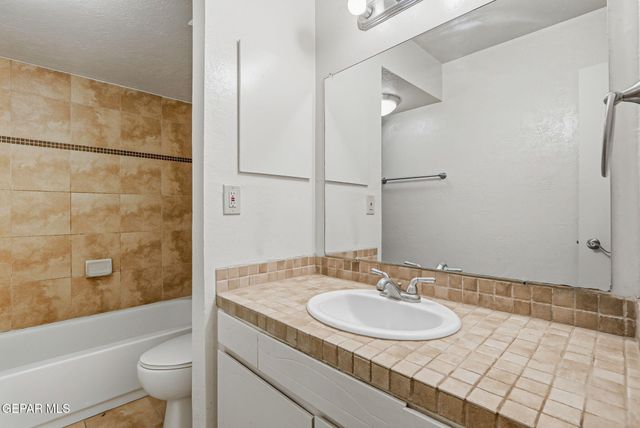 4433 N Stanton Street I 405, El Paso, TX 79902