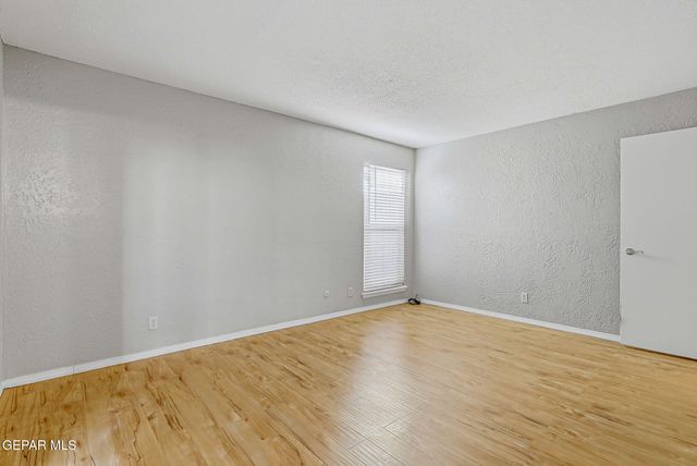 4433 N Stanton Street I 405, El Paso, TX 79902