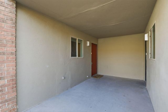 4433 N Stanton Street I 405, El Paso, TX 79902