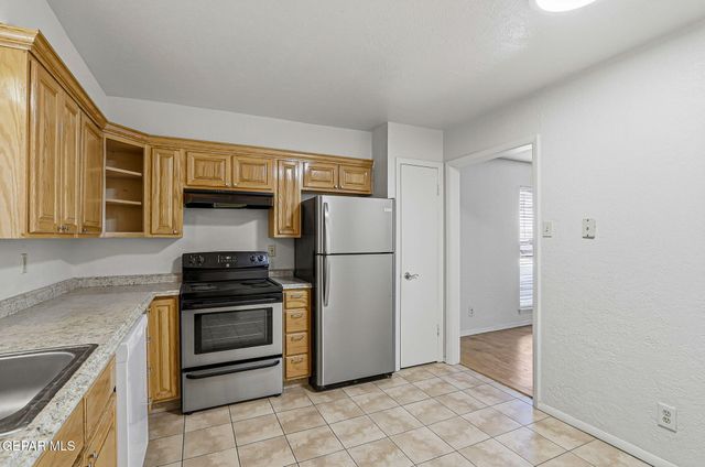 4433 N Stanton Street I 405, El Paso, TX 79902