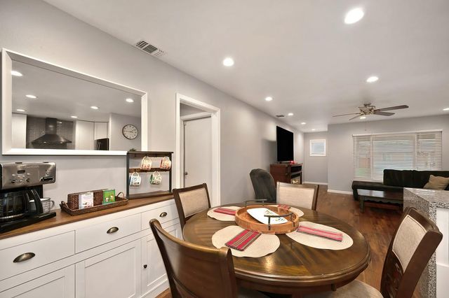 2036 Waterford Rd, Sacramento, CA 95815