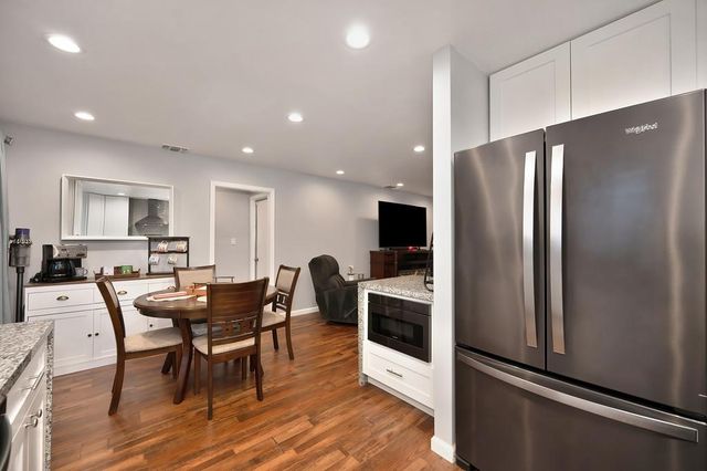 2036 Waterford Rd, Sacramento, CA 95815