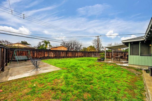 2036 Waterford Rd, Sacramento, CA 95815