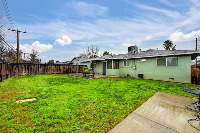 2036 Waterford Rd, Sacramento, CA 95815