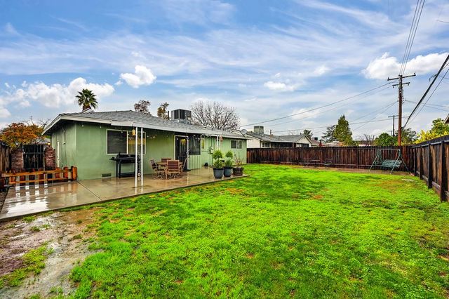 2036 Waterford Rd, Sacramento, CA 95815