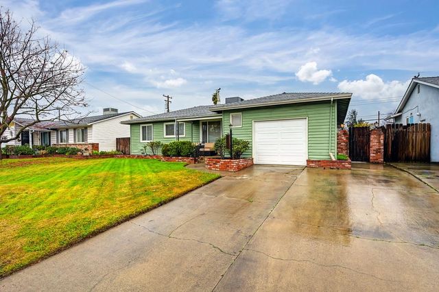 2036 Waterford Rd, Sacramento, CA 95815