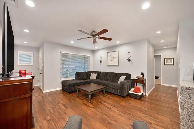 2036 Waterford Rd, Sacramento, CA 95815