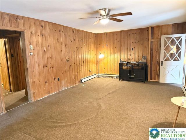 102 Creek Drive, Polk Twp, PA 18058