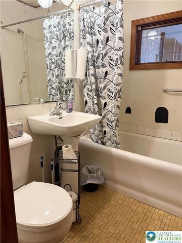 102 Creek Drive, Polk Twp, PA 18058