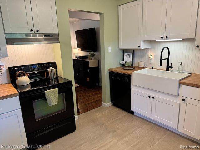15625 Surrey Street, Livonia, MI 48154
