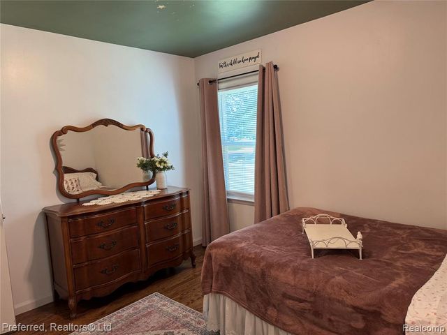 15625 Surrey Street, Livonia, MI 48154